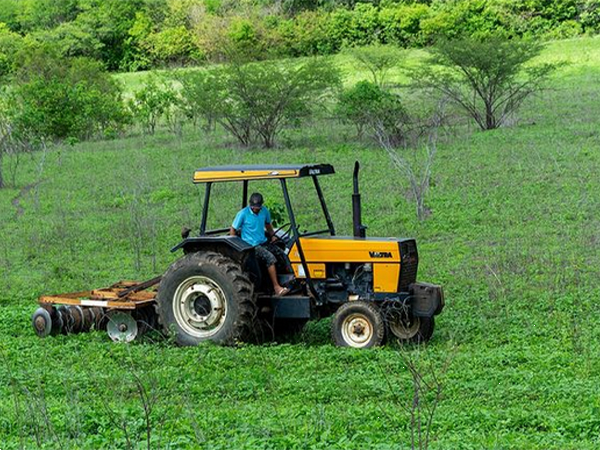 É o programa Horas de Trator transformando a vida do agricultor mombacense!